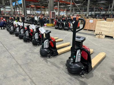 Xe nâng tay điện gắn cân điện tử Jialift