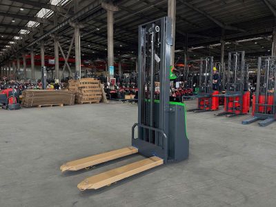 Xe nâng Stacker 2 tấn có bệ đứng lái CDD20J-BRM 