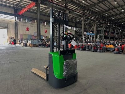 Xe nâng Stacker 2 tấn có bệ đứng lái CDD20J-BRM