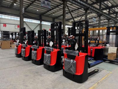 Xe nâng Stacker 2 tấn có bệ đứng lái CDD20J-BRM