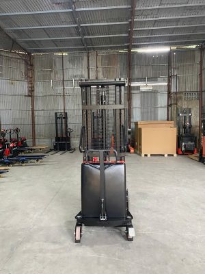 Xe nâng điện bán tự động 1,5 Tấn SPN1530