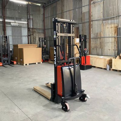 Xe nâng điện bán tự động 1,5 Tấn SPN1530