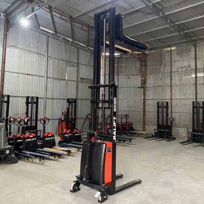 Xe nâng điện bán tự động 1,5 Tấn SPN1530