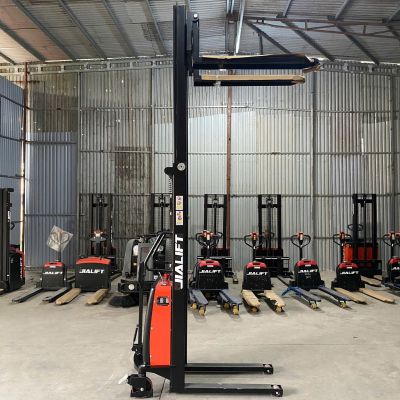 Xe nâng điện bán tự động 1,5 Tấn SPN1530