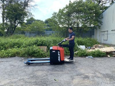 Xe nâng tay điện đứng lái 3 tấn Jialift