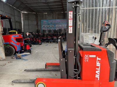 Xe nâng điện Reach Truck 1,5 tấn Q1545D hiệu Jialift