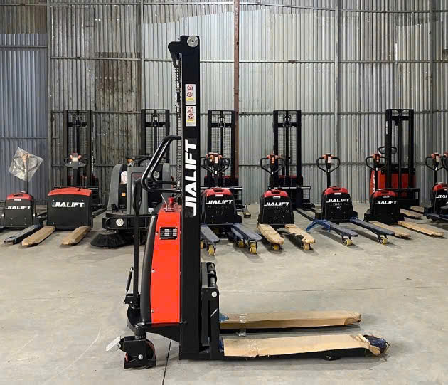Xe nâng điện bán tự động 1,5 Tấn SPN1530