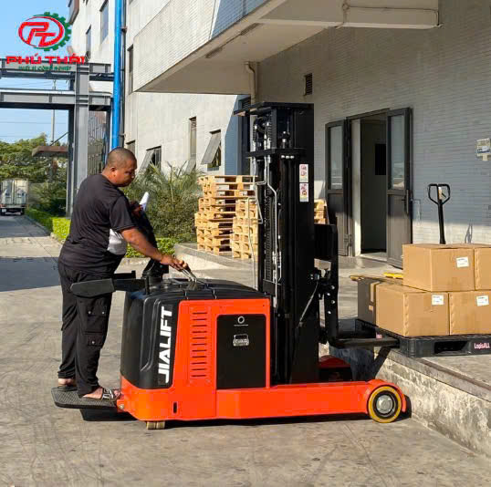 Xe nâng điện Reach Truck 2 tấn Q2045D hiệu Jialift